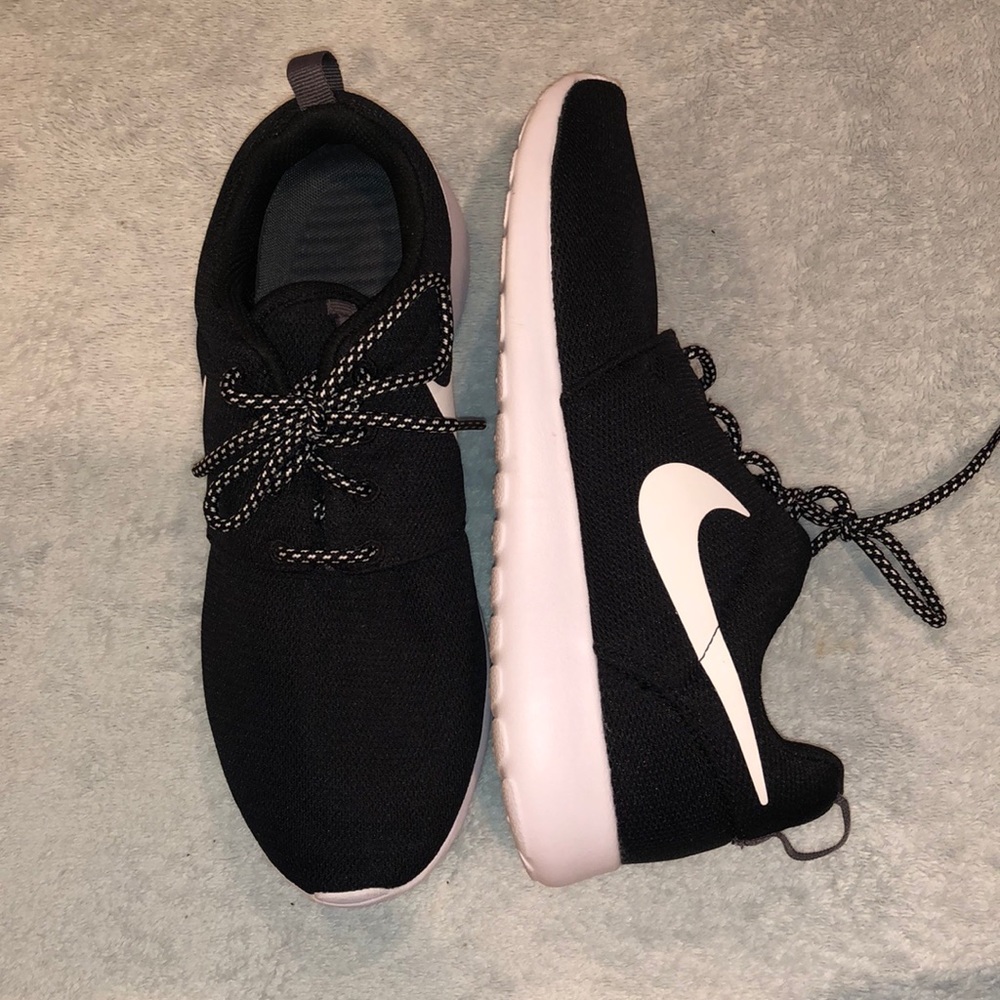 Nike tennis shoes